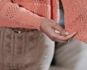Come Indossare l’Abito in Maglia: Idee di Outfit Chic e Comodi per Ogni Occasione
