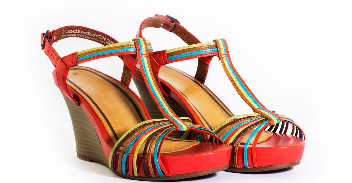 Scarpe colorate: come abbinarle con stile senza sbagliare