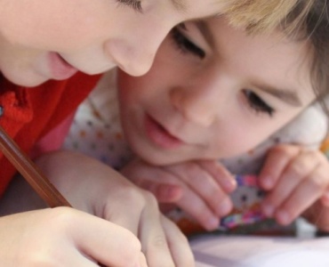 Primi passi nella scrittura: idee creative per aiutare i bambini a iniziare con entusiasmo