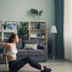Fitness in Salotto: Allenamenti Creativi per Metterti in Forma Senza Uscire di Casa