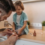 Cucina senza rischi: consigli pratici per lavorare in sicurezza tra fornelli e coltelli