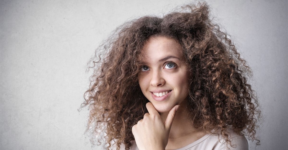 Ricci Perfetti Senza Stress: Come Districare e Spazzolare i Capelli Ricci Senza Spezzarli