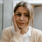 Denti stretti e notti agitate: come lo stress può scatenare il bruxismo (e cosa fare)