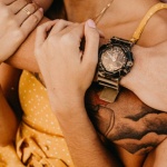 Il potere di un abbraccio: come rafforzare l’intimità e la complicità nella coppia