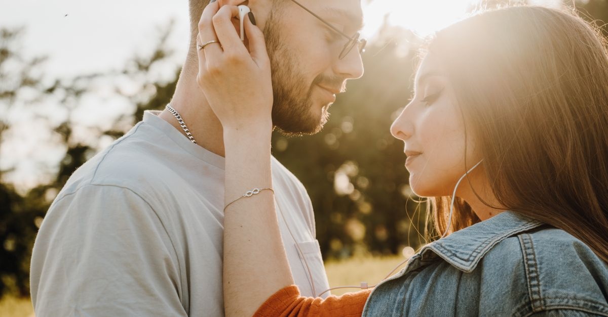 Frequentazione o Relazione? Come Capire la Differenza e Dare un Nome a Ciò che Vivete