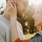 Frequentazione o Relazione? Come Capire la Differenza e Dare un Nome a Ciò che Vivete