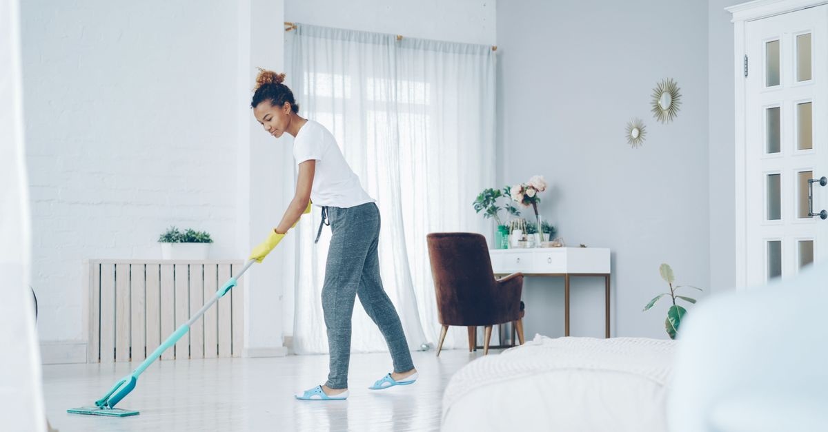La tua casa in ordine senza stress: la routine settimanale di pulizie che funziona davvero