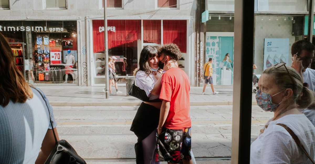 Quando la lontananza accende il cuore: il desiderio che supera ogni distanza