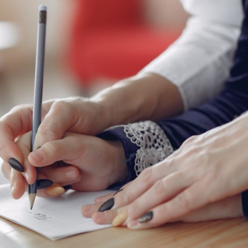Come aiutare i bambini con i compiti senza stress: strategie pratiche per genitori